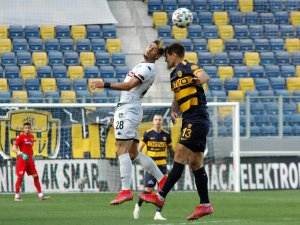Süper Lig: Mke Ankaragücü: 1 - Y. Denizlispor: 1 (İlk Yarı)
