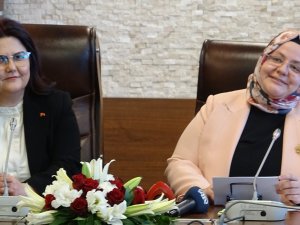 Aile Ve Sosyal Hizmetler Bakanlığı Görevini Derya Yanık Devraldı