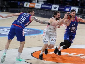 Thy Euroleague: Anadolu Efes: 91 - Real Madrid: 68