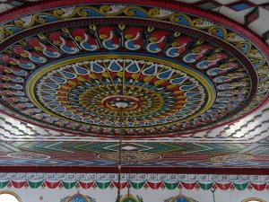 Bu Cami Ahşap Süslemeleri İle Dikkat Çekiyor