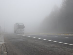 Bolu Dağı’nda Sis Görüş Mesafesini 5 Metreye Düşürdü