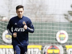 Mesut Özil Kadroda Yer Almadı
