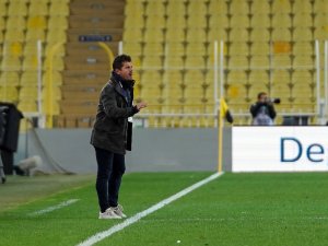 Emre Belözoğlu: “Şahsi Hedeflerimden Öte Fenerbahçe’nin Hedeflerine Odaklandım”
