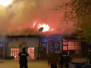 Çorum’da Korkutan Yangın: 4 Dükkan Yandı, 3’ü Zarar Gördü