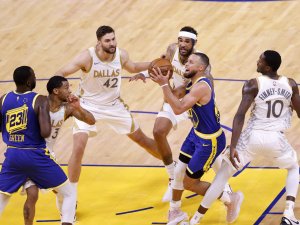 Dallas’tan Golden State Warriors’a 30 Sayı Fark