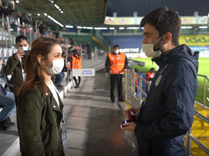 Rize'de Beşiktaş maçı öncesi statta sürpriz evlilik teklifi