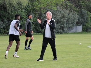Mustafa Denizli: "Buraya Laf Olsun Diye Gelmedim"