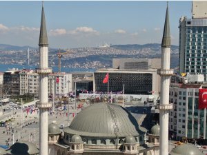 Taksim Camii, Çamlıca Camii İle Aynı Karede