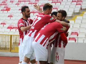 Sivasspor Ligdeki 13. Galibiyetini Aldı