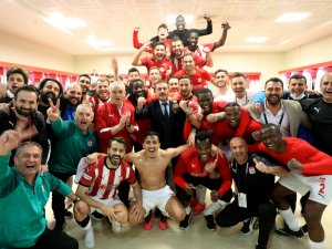Yiğidolar’dan Galibiyet Pozu