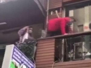 Polisi Görünce Kafenin Balkonundan Yan Balkona Böyle Kaçtılar