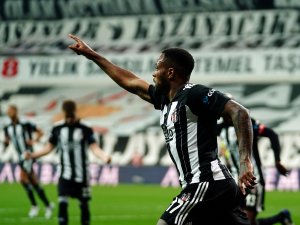 Larin, Krallık Yarışına Ortak Oldu