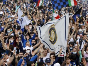 İtalya’da Inter Taraftarları Covid-19’u Unuttu