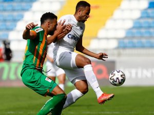 Süper Lig: Kasımpaşa: 2 - Aytemiz Alanyaspor: 0 (İlk Yarı)