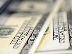 Yılsonu Dolar Kuru Beklentisi Arttı, Büyüme Değişmedi
