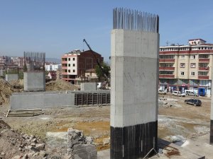 Türkiye’nin En Maliyetli Şehir İçi Yolları Arasında Gösterilen Kanuni Bulvarı’nda Çalışmalar Sürüyor