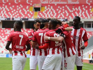 Sivasspor Düşme Hattından Çıktı, Avrupa Potasına Girdi