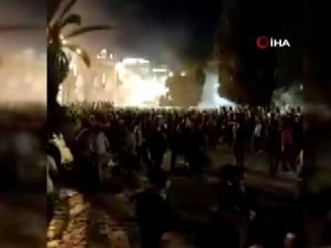 Binlerce Filistinli Sabah Namazı İçin Yeniden Mescid-i Aksa’ya Akın Etti
