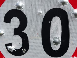 Trafik Tabelaları Magandaların Hedef Tahtası Oldu