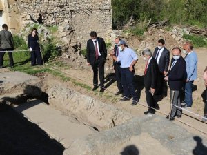 Aizanoi Antik Kenti’ndeki Kazılarda Agoranın Giriş Kapısına Ulaşıldı