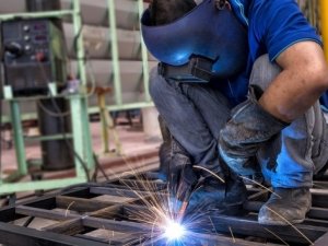 Sanayi Üretimi Aylık Yüzde 0,7 Arttı