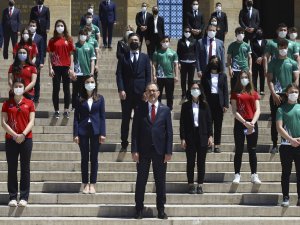 Bakan Kasapoğlu, 19 Mayıs Sebebiyle Anıtkabir’de Düzenlenen Törene Katıldı