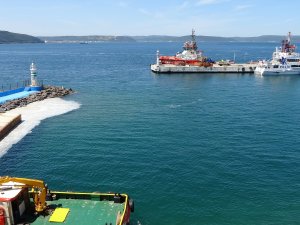 Çanakkale Boğazı’ndaki Deniz Salyaları Şiddetli Poyrazla Birlikte Kısmen Dağıldı