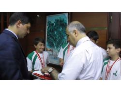 Genç Hentbolcular Altınla Ödüllendirildi