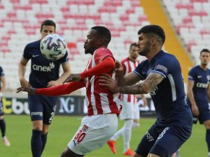 Süper Lig: Sivasspor: 0 - Kasımpaşa: 0 (Maç Devam Ediyor)