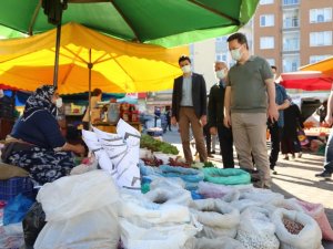 Vali Ünlü, Pazar Tezgahlarında Kalan Ürünleri Satın Alıp İhtiyaç Sahiplerine Ulaştırdı