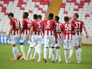 Sivasspor Ligdeki 16. Galibiyetini Aldı