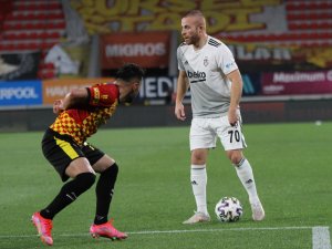 Süper Lig: Göztepe: 1 - Beşiktaş: 1 (İlk Yarı)