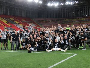 Beşiktaş, Şampiyonluğu Kutluyor