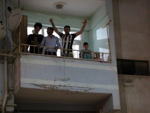 Elazığ’da Şampiyonluk Kutlamaları Balkonlardan Yapıldı