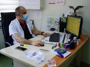 Sünnet Ettiği Çocukların Göbeğine ‘1903 Kere Maşallah’ Yazarak Sakinleştiriyor