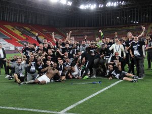 Şampiyon Çifte Kupa İçin Sahaya İniyor