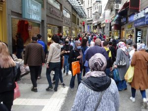 Trabzon’da Kademeli Normalleşmenin İlk Gününde Şehir Merkezinde Adım Atacak Yer Kalmadı