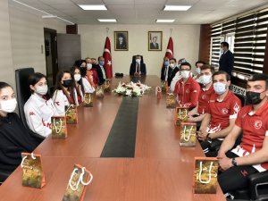 Milli Sporculardan Vali Taşbilek’e Ziyaret