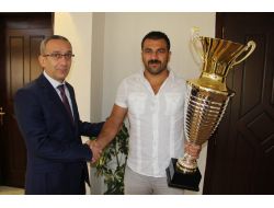 Kırkpınar Başpehlivanı Fatih Atlı, Emniyet Müdürü Yuvuz'u Ziyaret Etti