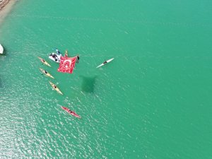 Artvin Borçka Baraj Gölü Üzerinde Kano Gösterisi