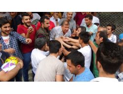 Tanju Çolak Hakkari Sokaklarında Top Dağıttı