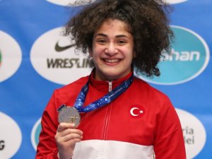 Üsküp’te Ayşegül Özbege Yarı Finalde