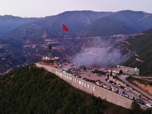 Türkiye’nin En Büyük Atatürk Heykelinde Şampiyonluk Kutlaması