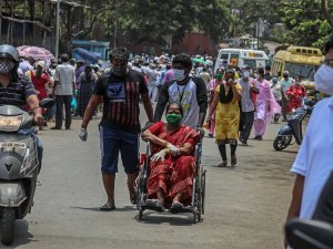 Hindistan’da Koronadan Ölenlerin Sayısı 300 Bini Geçti