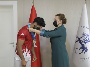 İranlı Rakibi Dopingli Çıkınca Türk Sporcu Wushu Dünya Şampiyonu Oldu