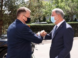 Milli Savunma Bakanı Akar, Polonyalı Mevkiidaşı Blaszczak İle Bir Araya Geldi