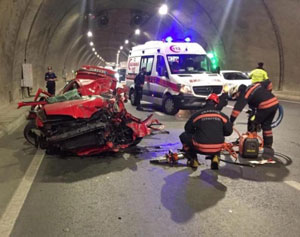 Tünel içinde aşırı hız kazayla sonuçlandı 1 ağır yaralı
