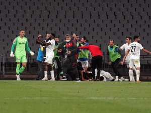 Süper Lig’e Çıkan Altay Kupasını Kaldırdı