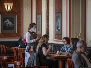 Çekya’da Kafe Ve Restoranlar Yeniden Açıldı