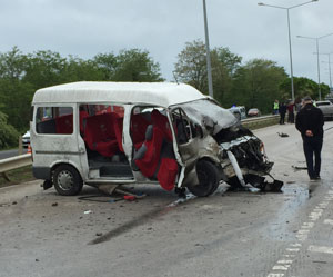 Ordu'da minibüs ile kamyonet çarpıştı 13 yaralı